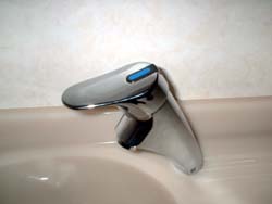 1階トイレカウンター水洗金具